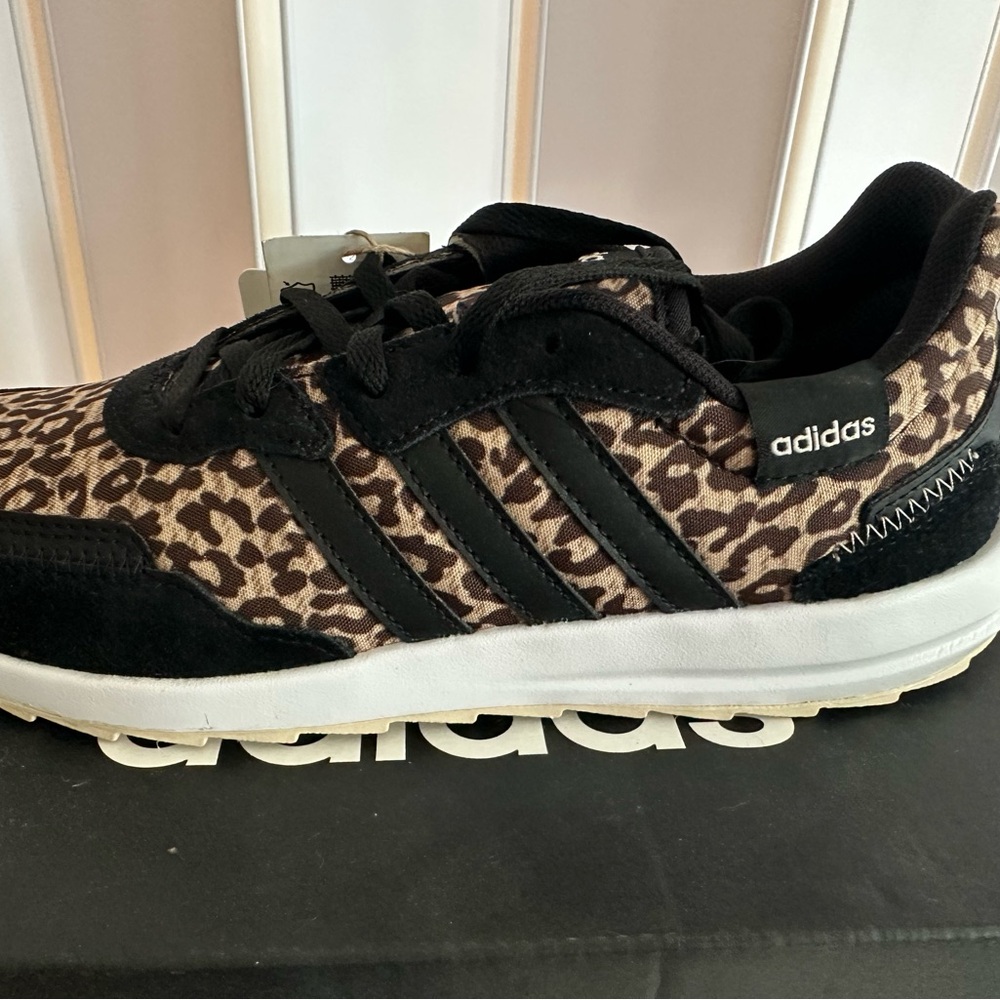 Adidas Retro Run leopard sneakers women’s 7